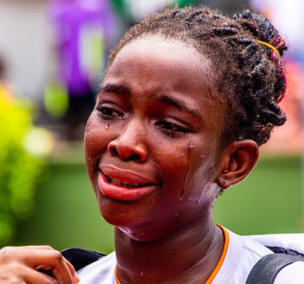 Mofifunoluwa Atilola crying